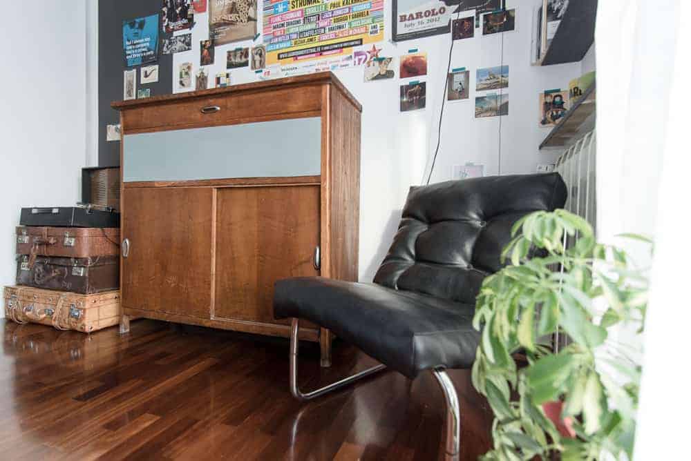 Bedroom for a guy - vintage and industrial style - reading corner