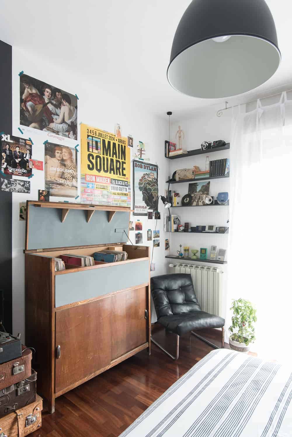 Bedroom for a guy - vintage and industrial style - wall ideas