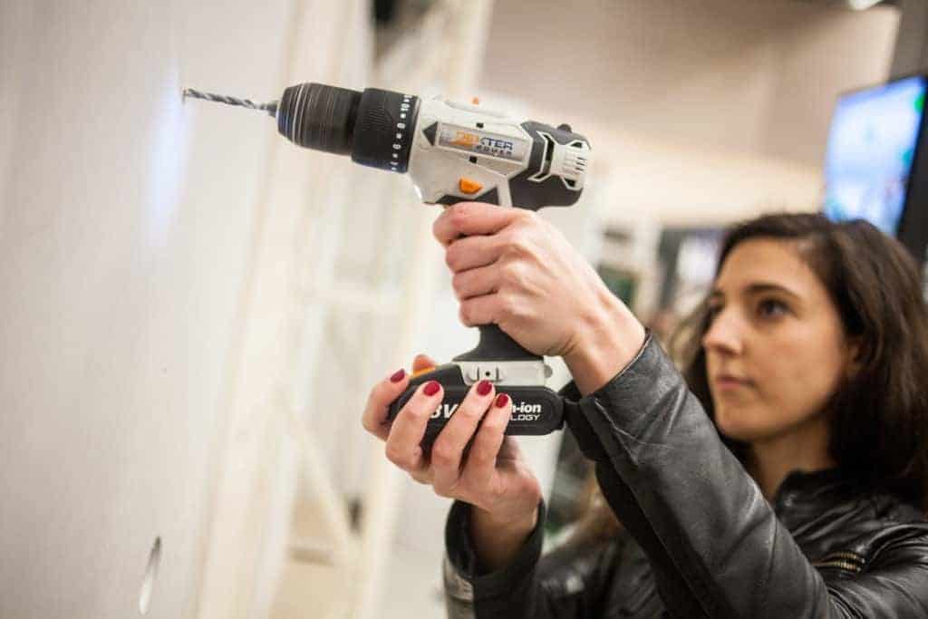 DIY - trapano - drill - woman - LeroyMerlin