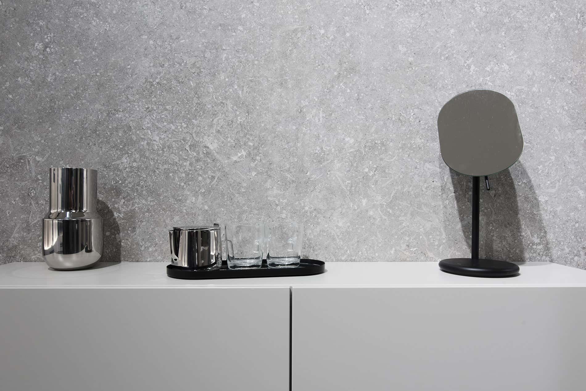 Fap ceramiche bagno in scala di grigio metallo pietra dark trend