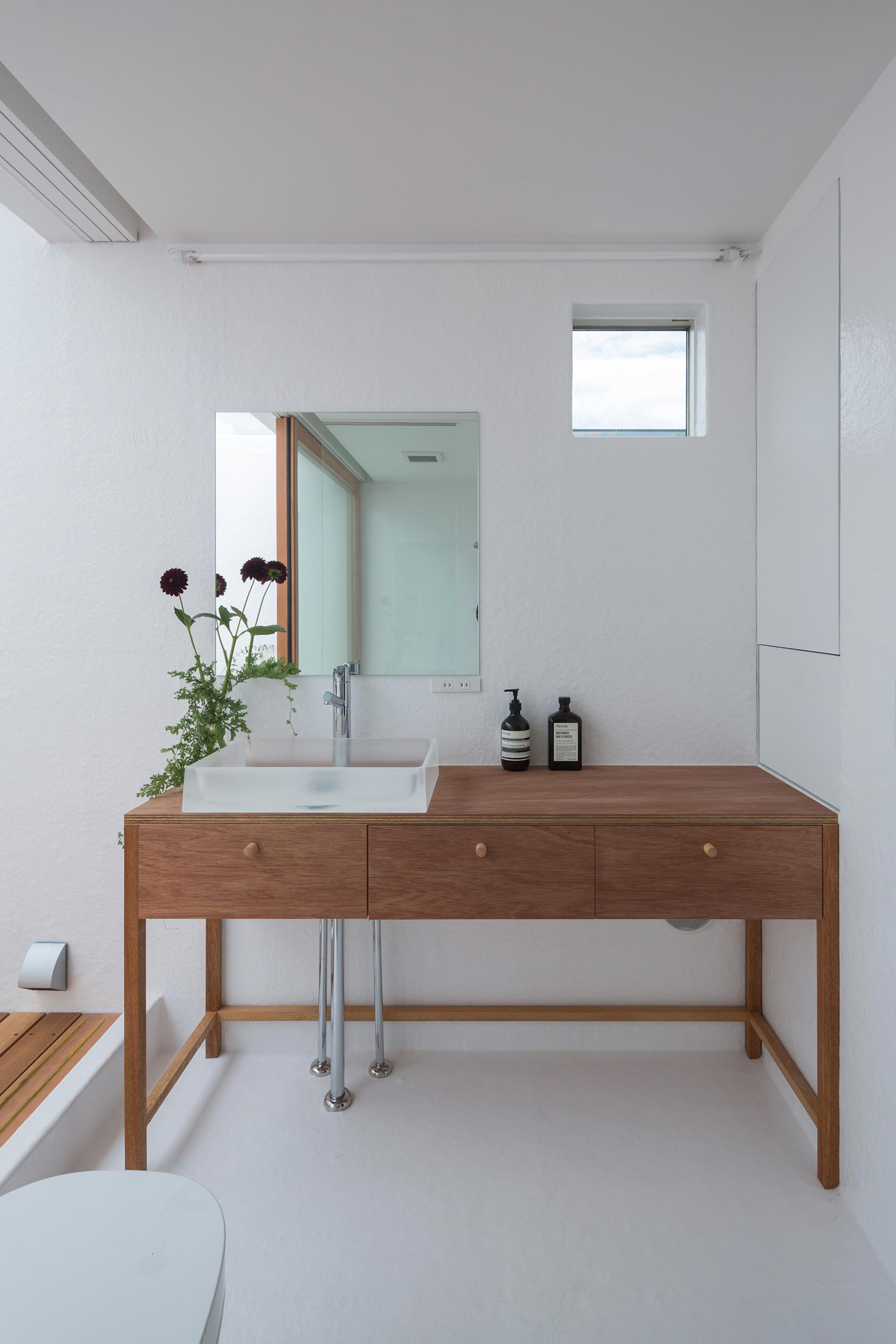 case giapponesi interni zen e rilassanti bagno minimale 