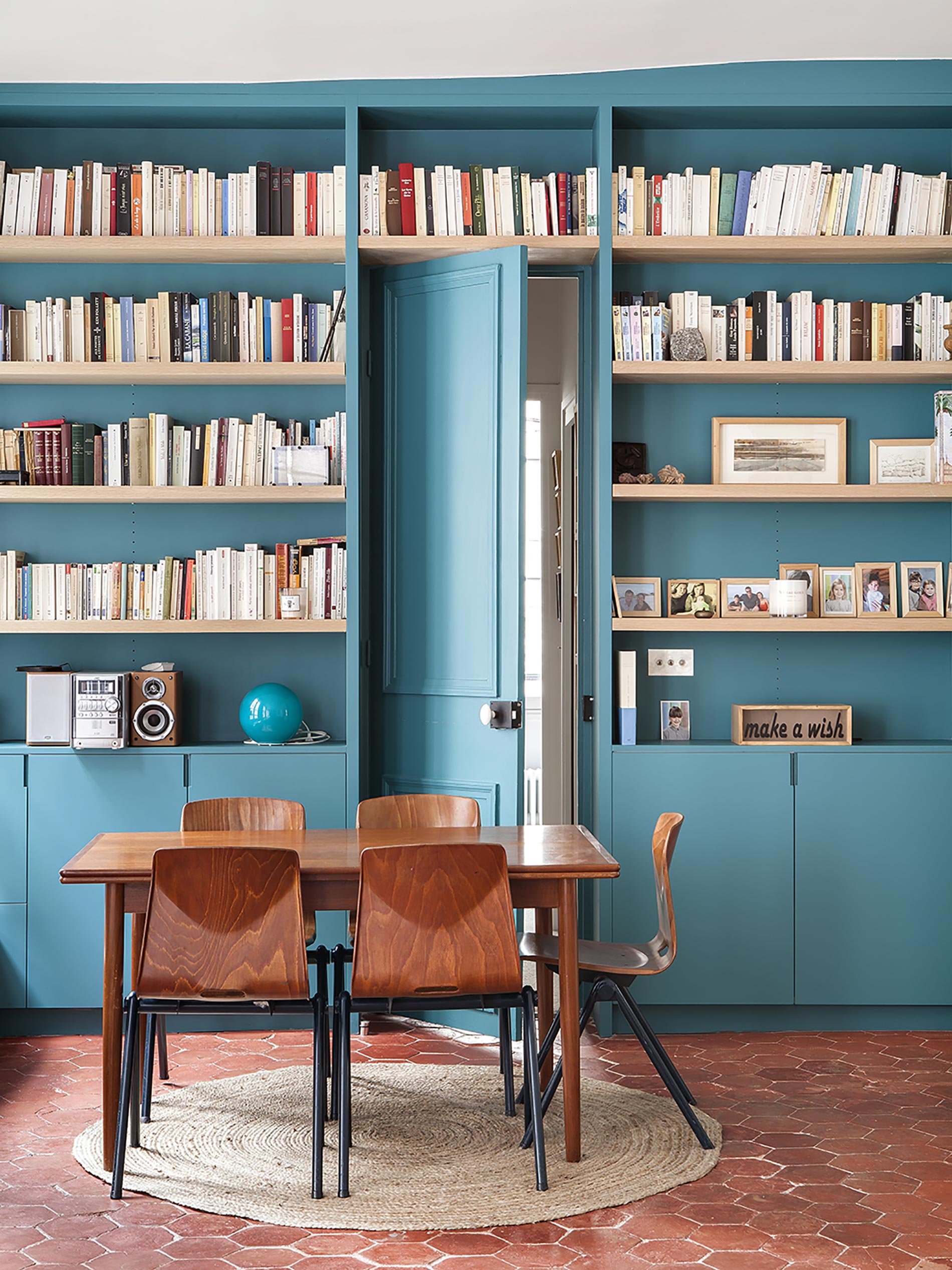 home tour parigi san valentino parete azzurra