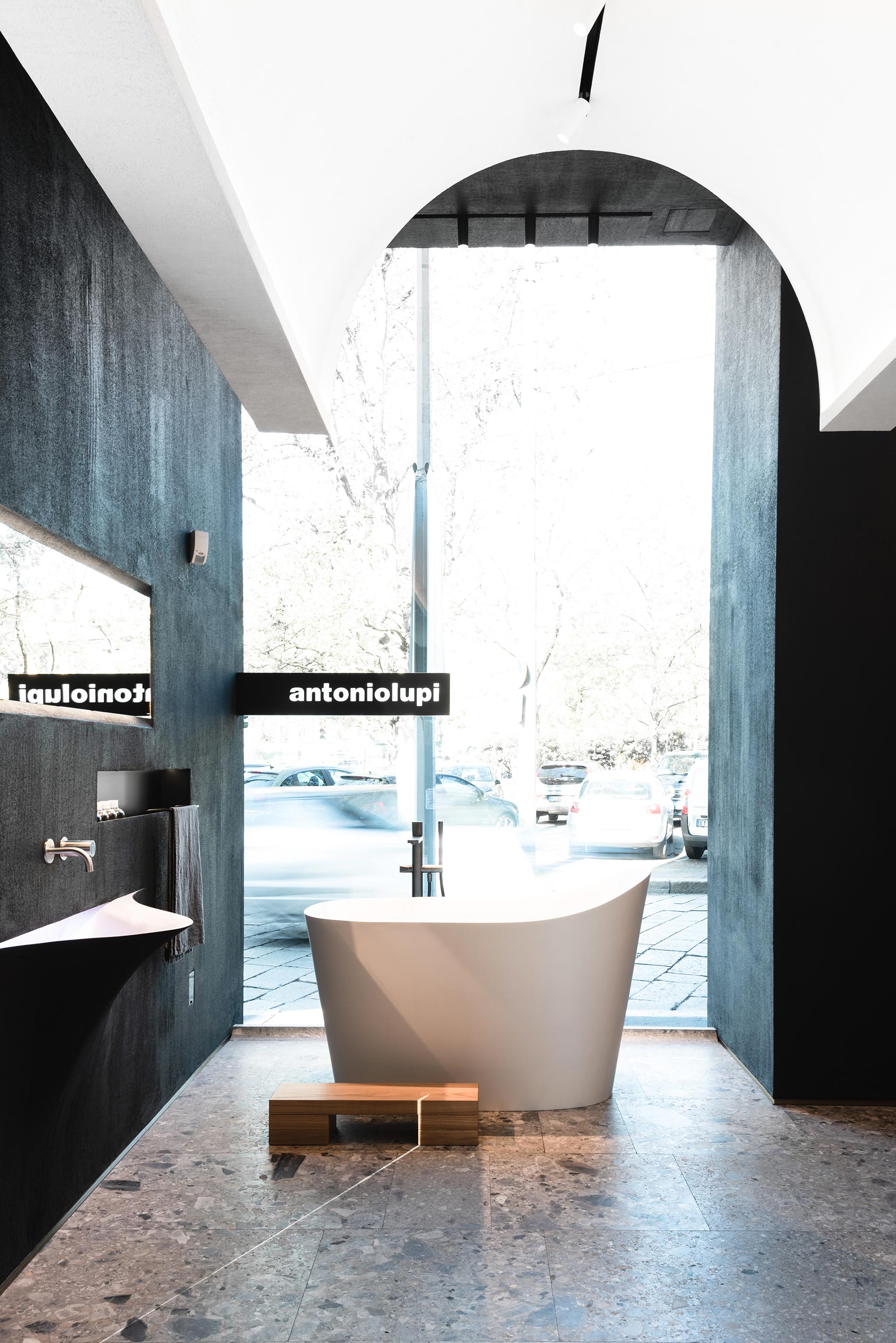 antoniolupi's showroom milan