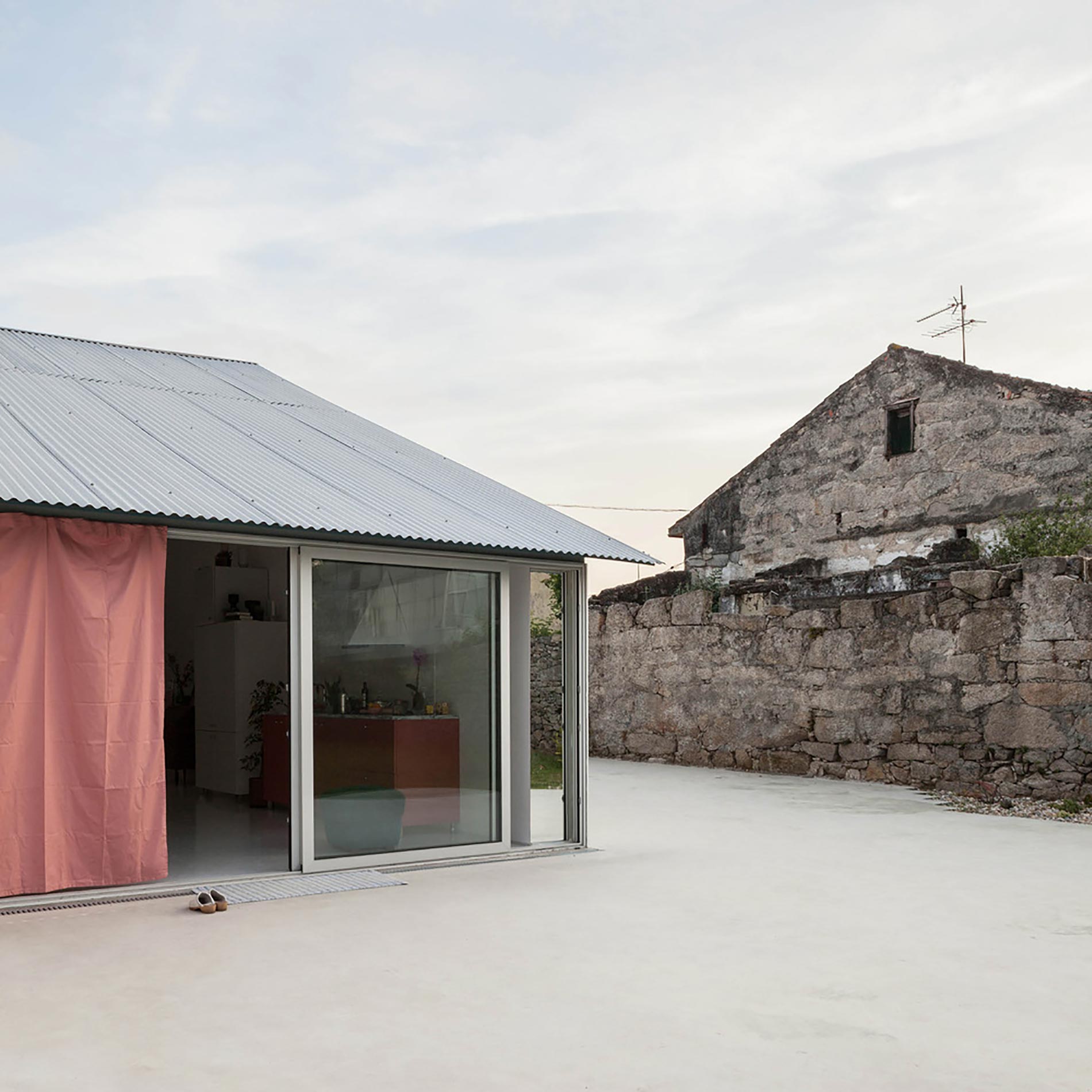 home-tour-fala-atelier-esterno-cortile