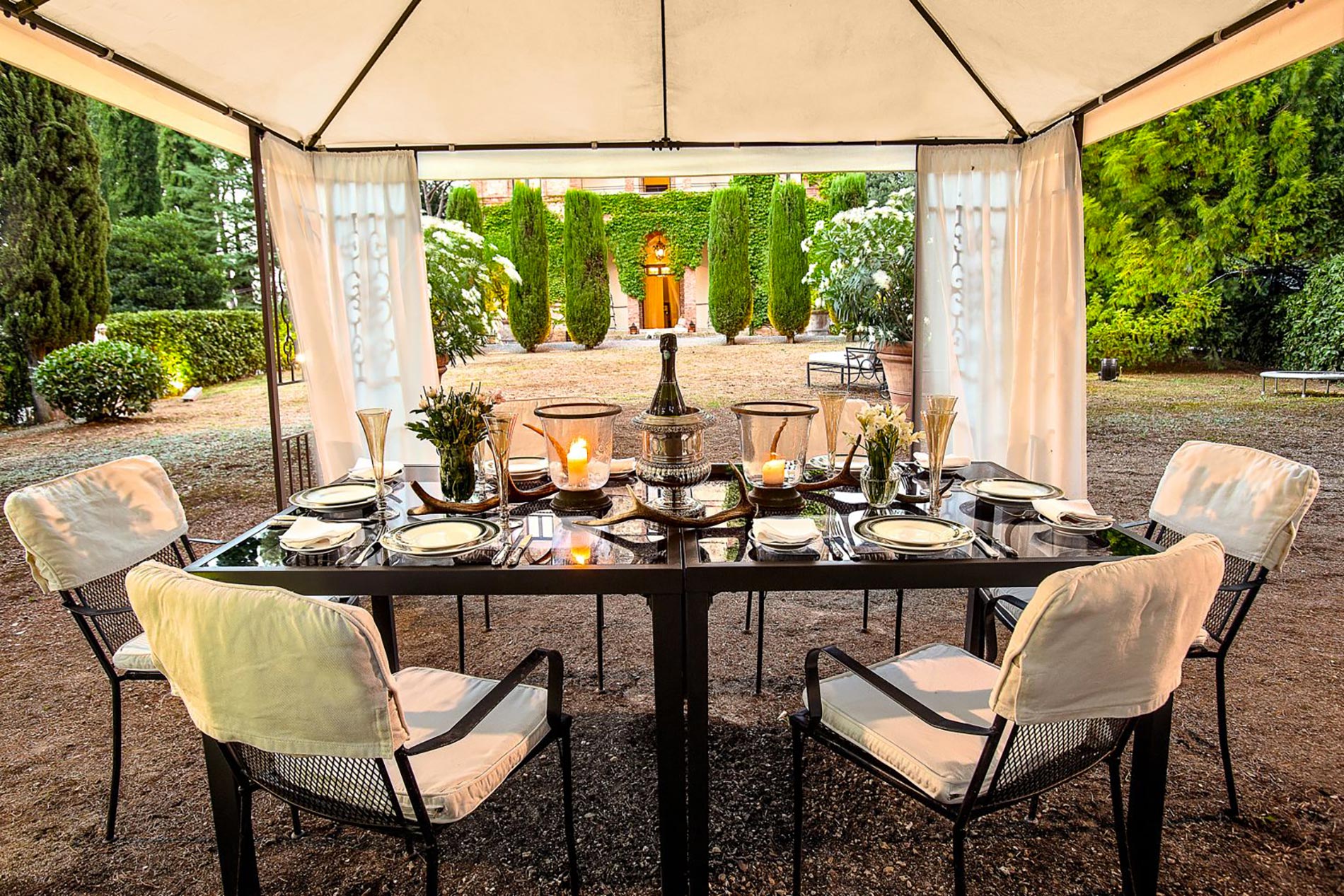 home-tour-siena-cortile