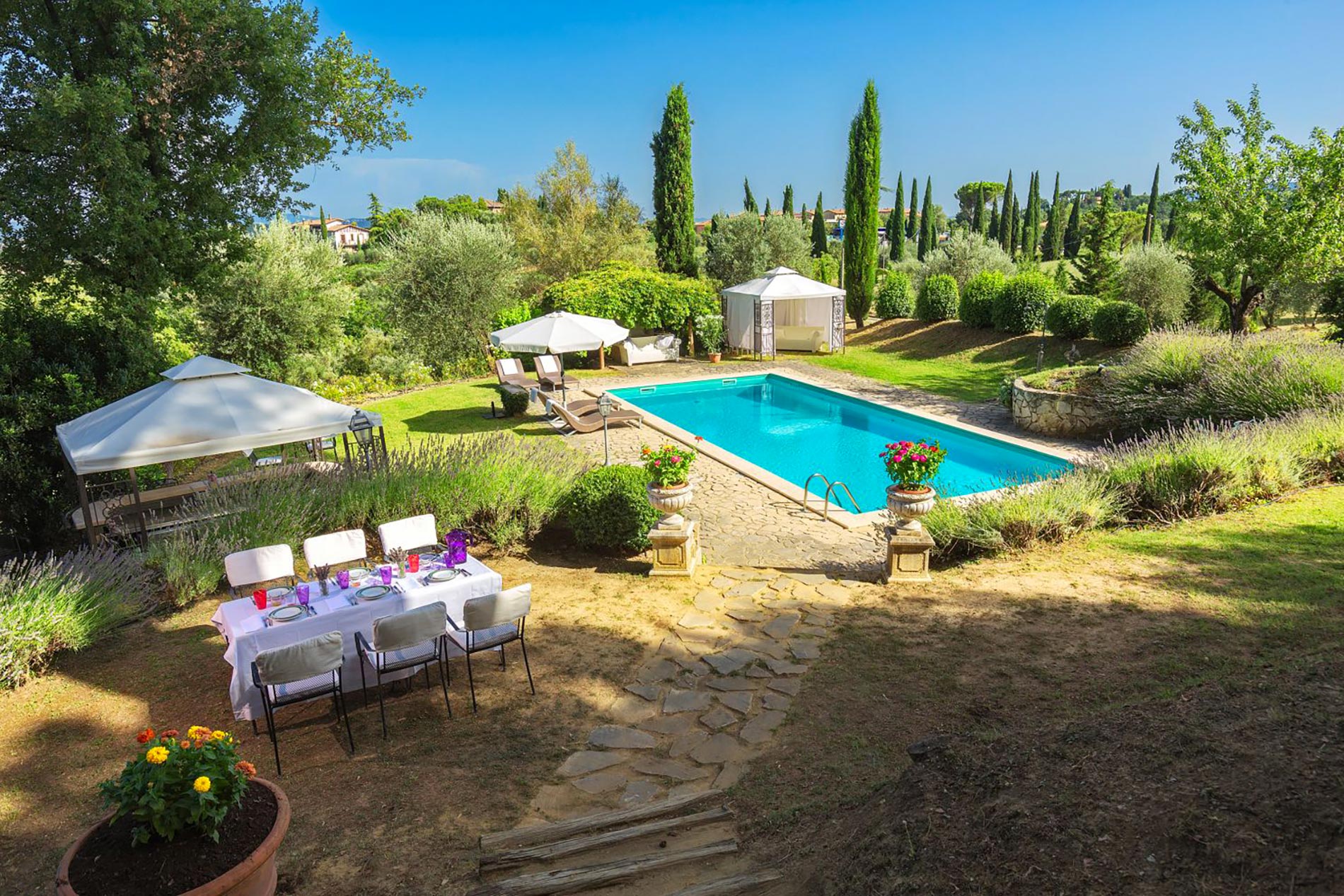 home-tour-siena-piscina