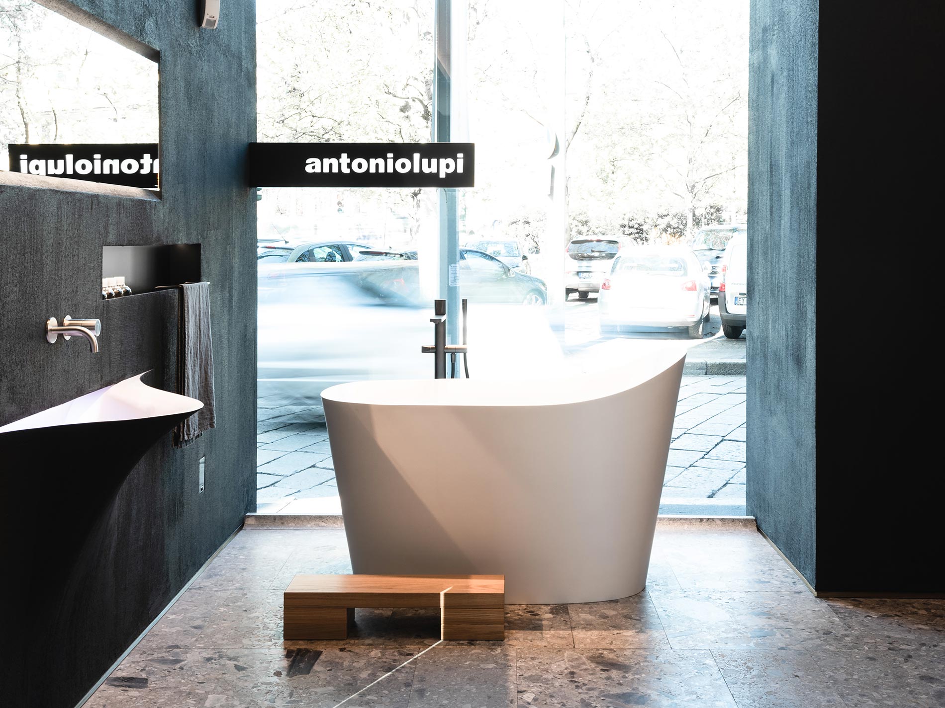 interpretazioni di una vasca freestanding, antoniolupi