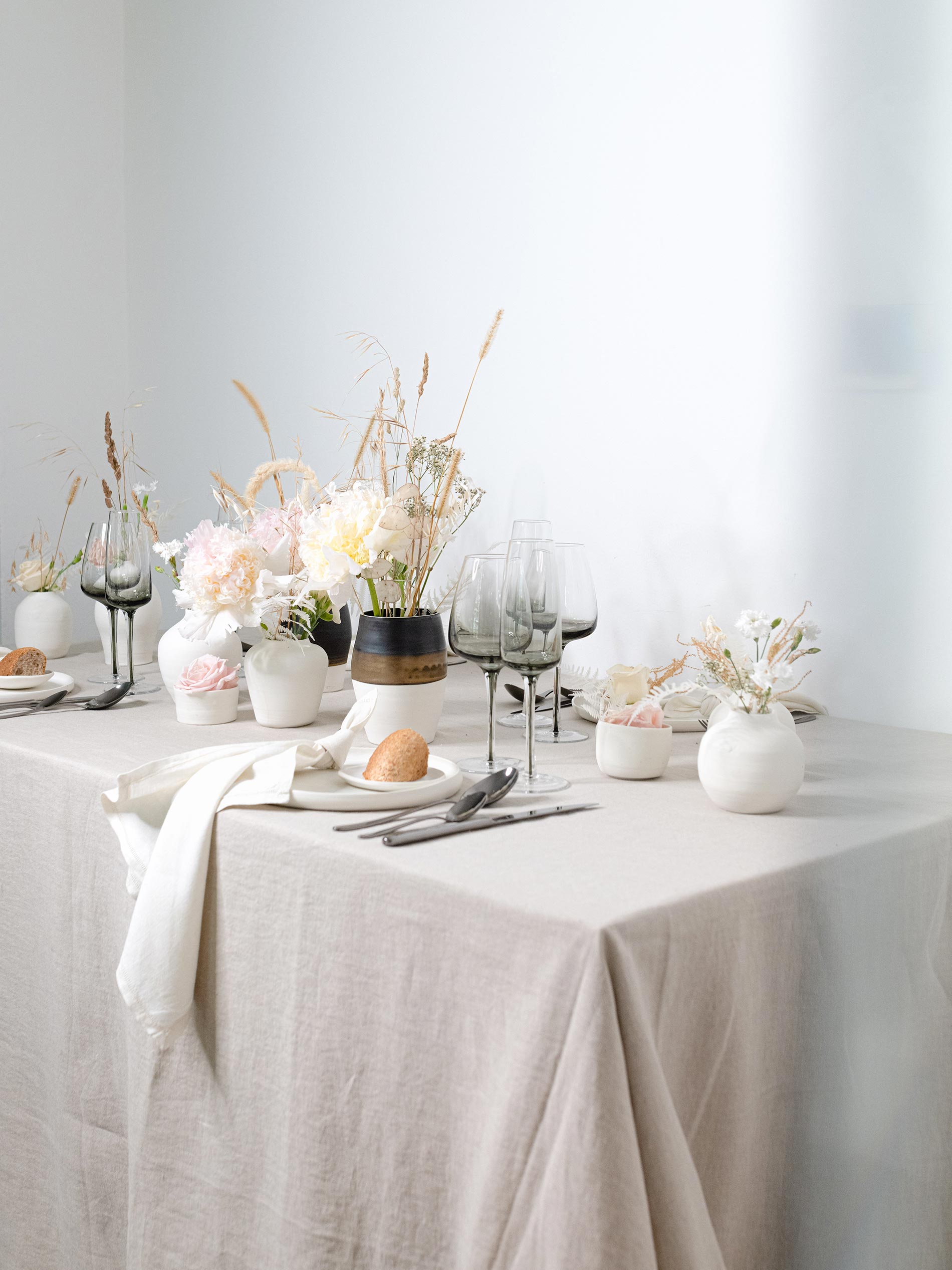 table setting nordico fiori freschi