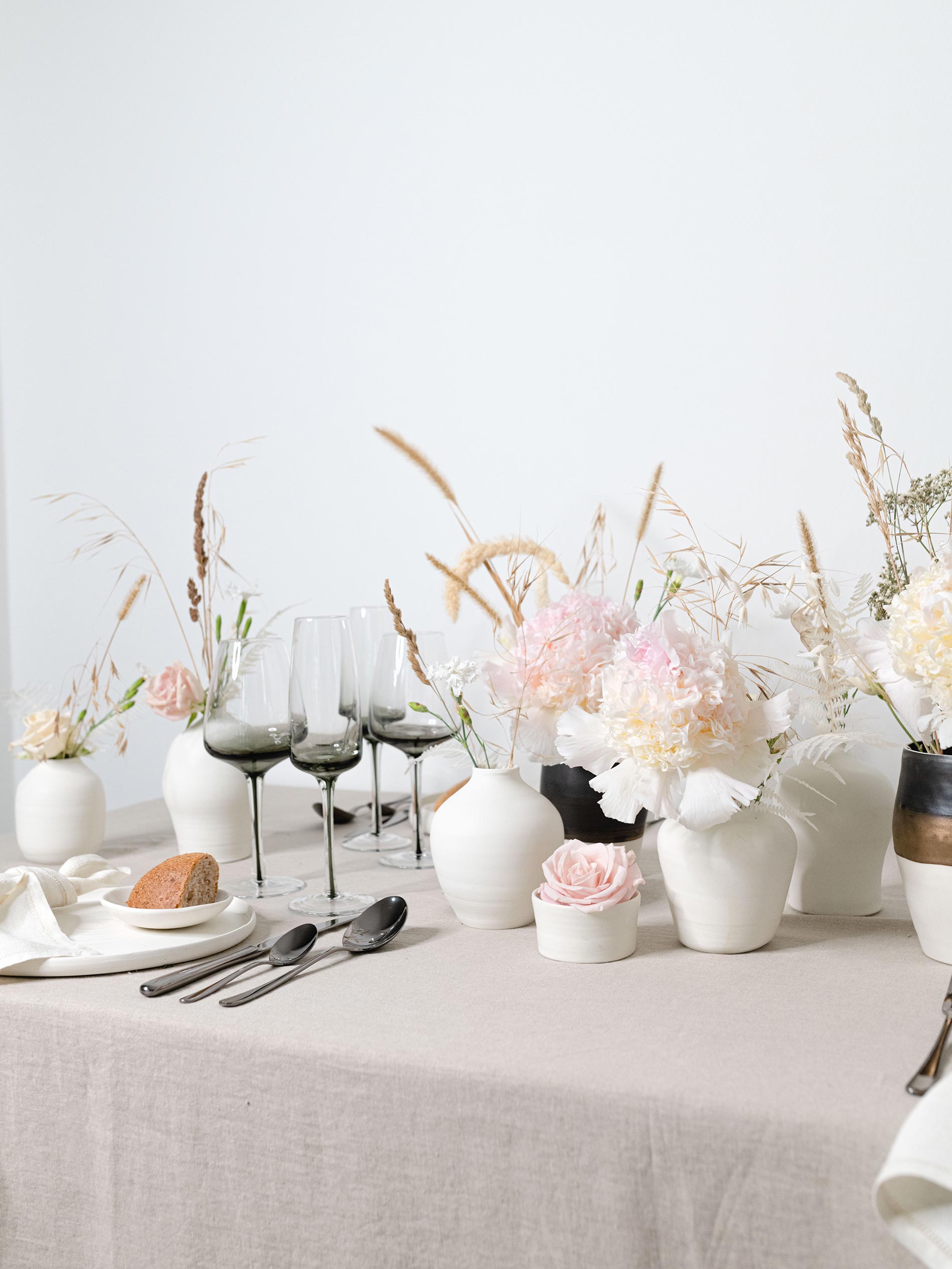 table setting nordico fiori freschi