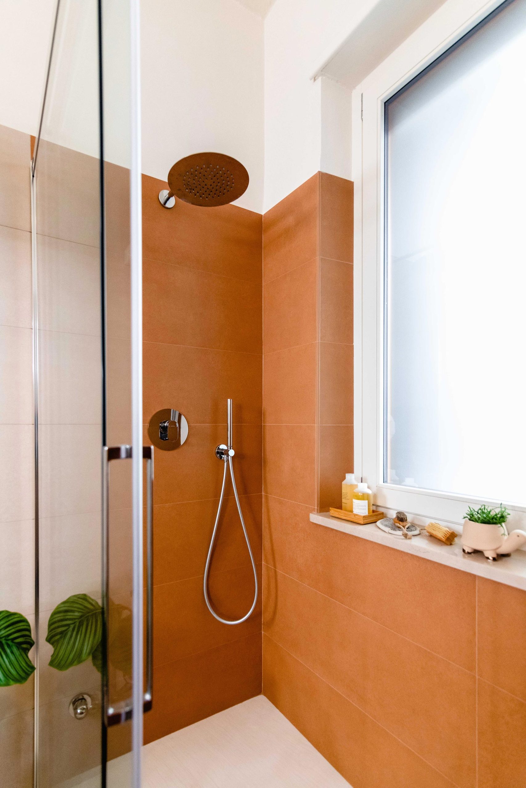 bagno beige e terracotta