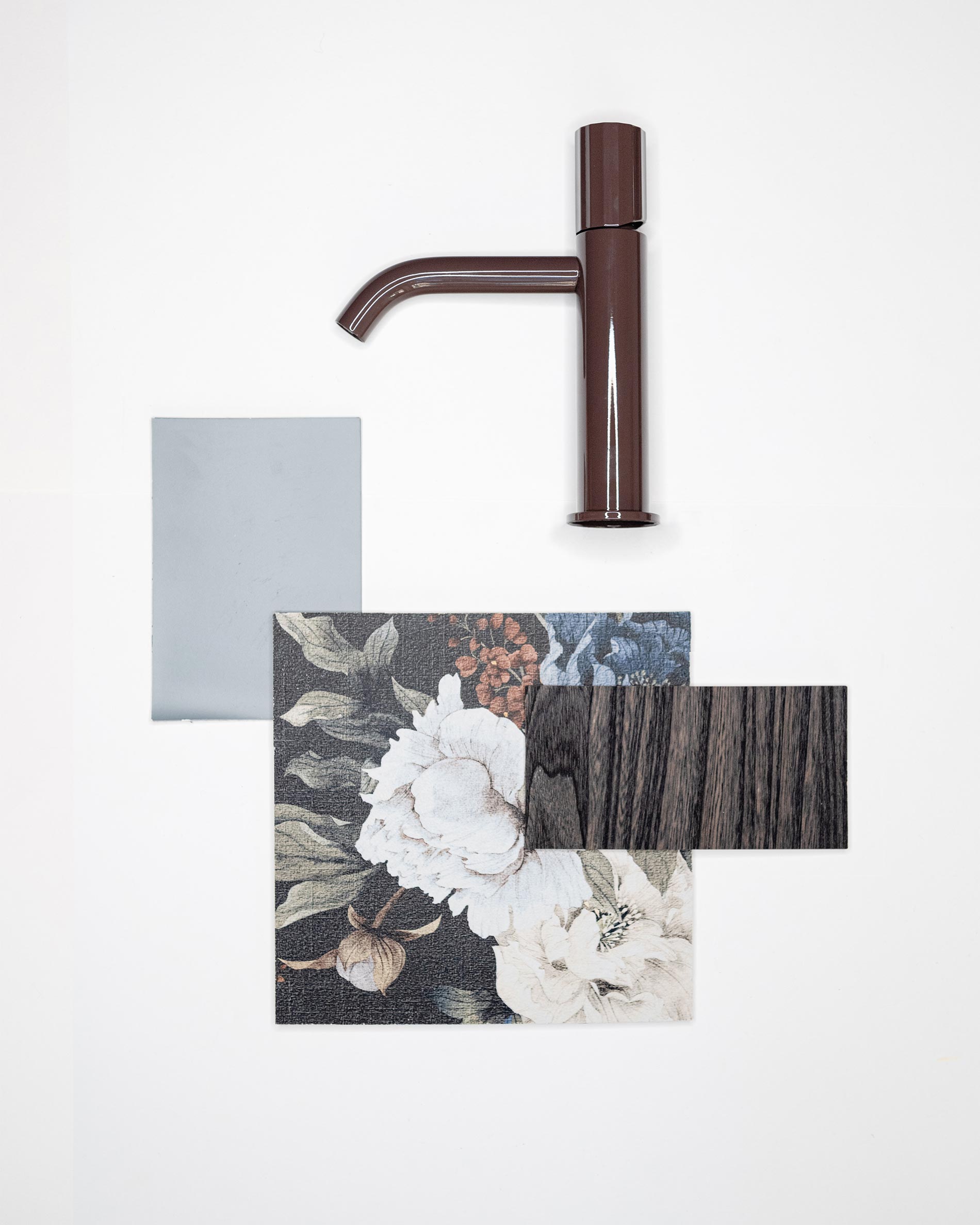 moodboard bagno con rubinetto marrone